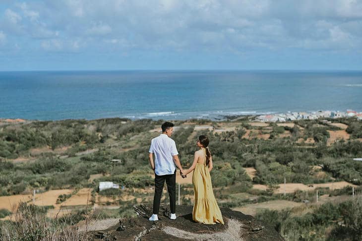 Varför kärlek och omdöme inte kan leva i samma hjärta: hur kritik förvandlar en partner till en anklagad